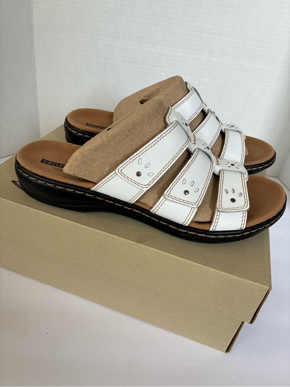 Clarks Collection Women’s 8 M White Leather Slide Sandals Cushion Soft NEW